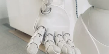 Studimi që po çudit Silicon Valley: AI bëhet “marksiste” kur mbingarkohet me punë