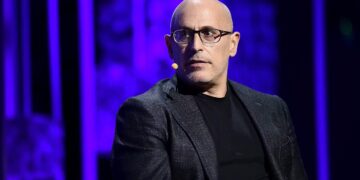 Si inteligjenca artificiale po riformaton industrinë e restoranteve: vizioni i Marc Lore