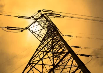 AI po rishkruan rregullat e lidhjes së infrastrukturës me rrjetin elektrik në SHBA