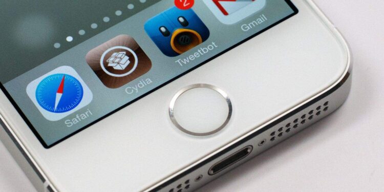 Një defekt në çipet e iPhone sfidon kontrollin e Apple mbi iOS