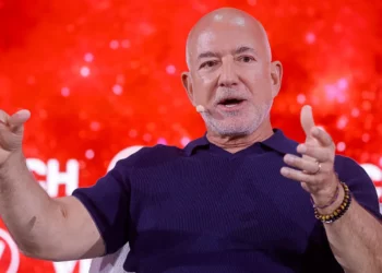 Jeff Bezos është pranë blerjes së një pjese të Liverpool