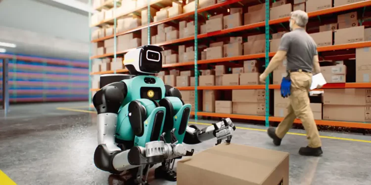 Roboti humanoid që ndryshon sjellje sapo afrohet një punonjës