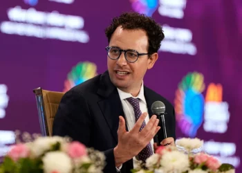 CEO i Anthropic të garës së AI: “Duhet të ngadalësojmë”