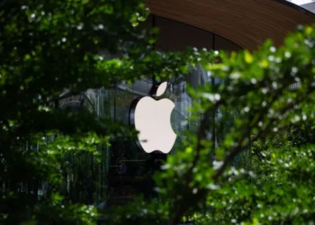 Ish-drejtuesi i Apple Store nuk beson se AI do të zëvendësojë dyqanet fizike