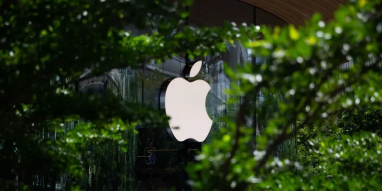 Ish-drejtuesi i Apple Store nuk beson se AI do të zëvendësojë dyqanet fizike