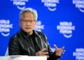 Jensen Huang kundër frenimit të AI-së: Nuk do ta lejojmë ngadalësimin