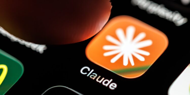 Gjykata lejon Pentagonin të përjashtojë Anthropic pas konfliktit për Claude
